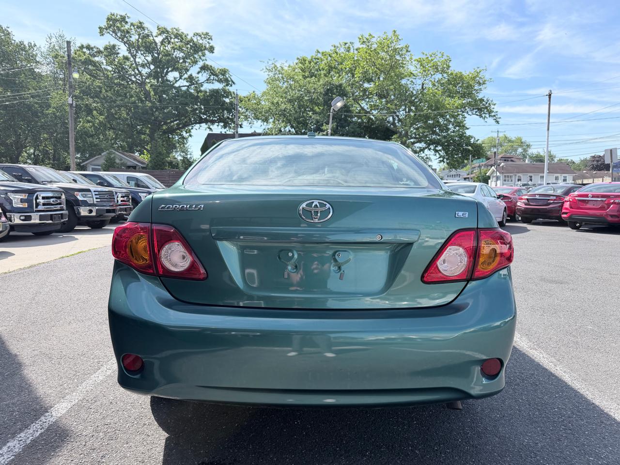 Toyota Corolla Base 5-Speed MT 2010