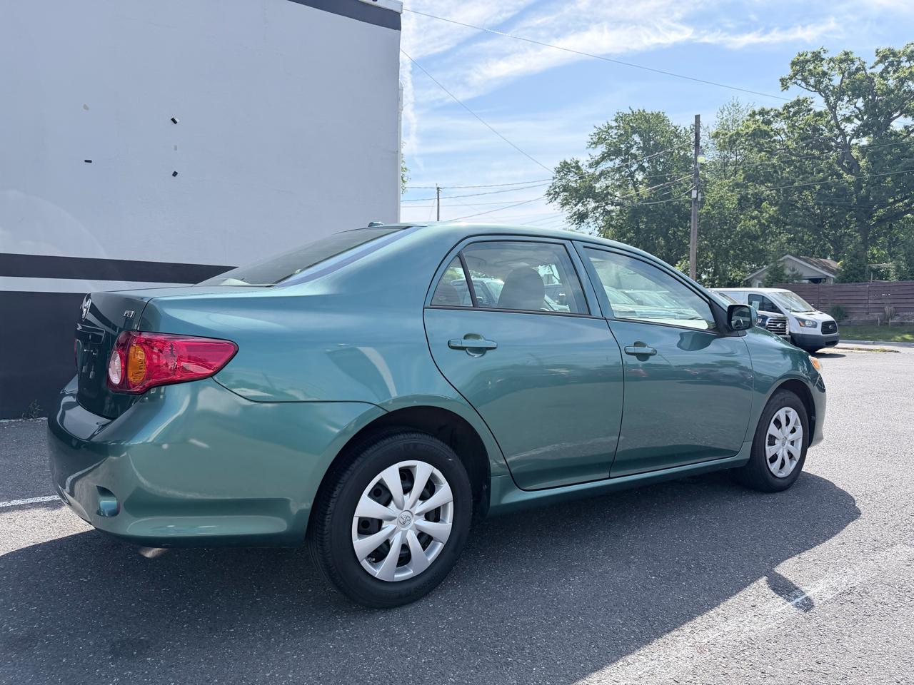 Toyota Corolla Base 5-Speed MT 2010