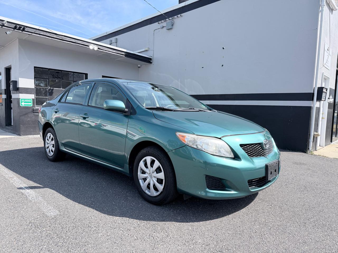 Toyota Corolla Base 5-Speed MT 2010