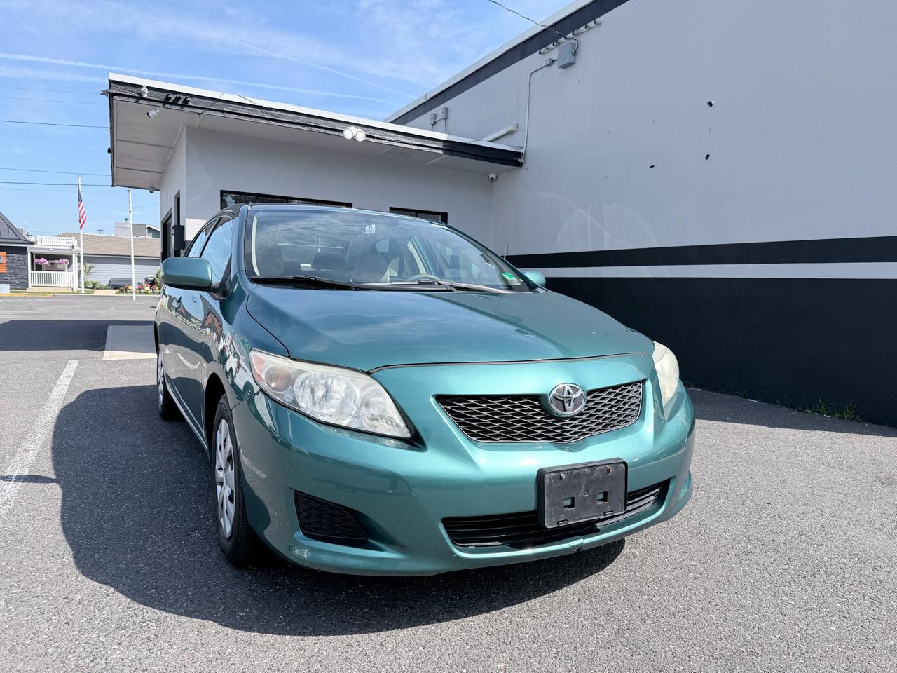 Toyota Corolla Base 5-Speed MT 2010