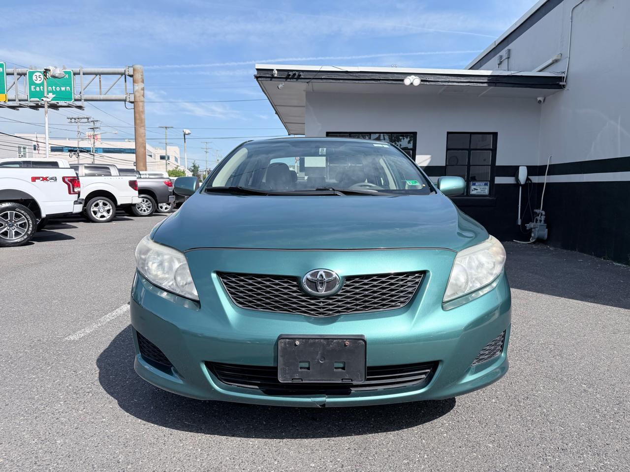 Toyota Corolla Base 5-Speed MT 2010