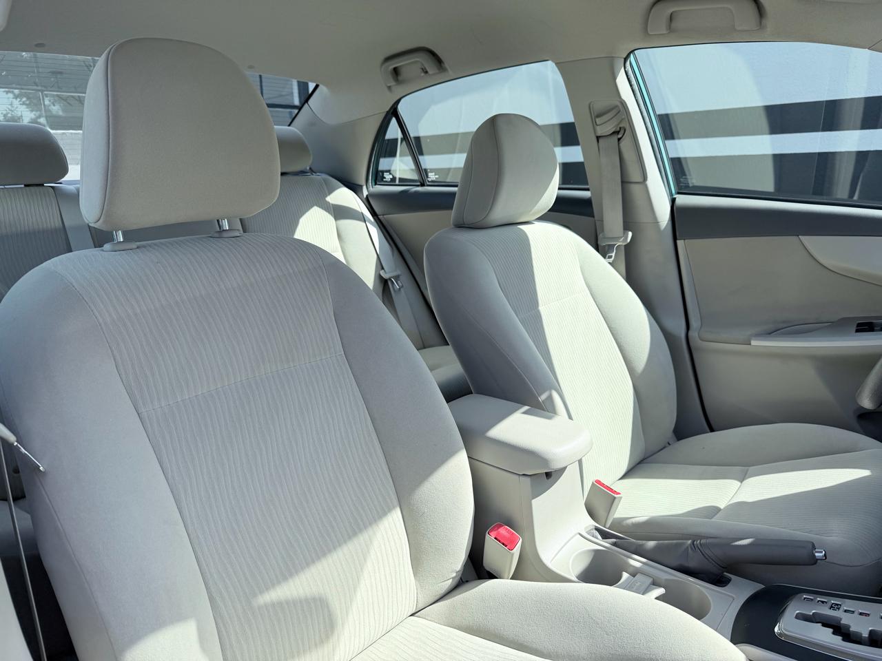 Toyota Corolla Base 5-Speed MT 2010