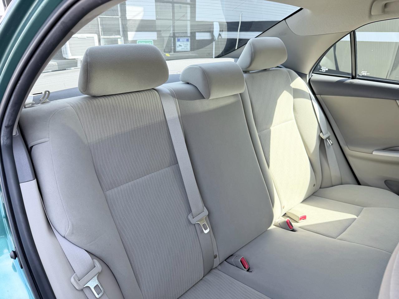 Toyota Corolla Base 5-Speed MT 2010