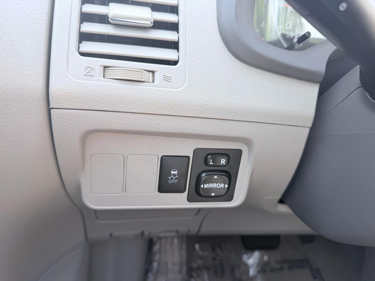 Toyota Corolla Base 5-Speed MT 2010