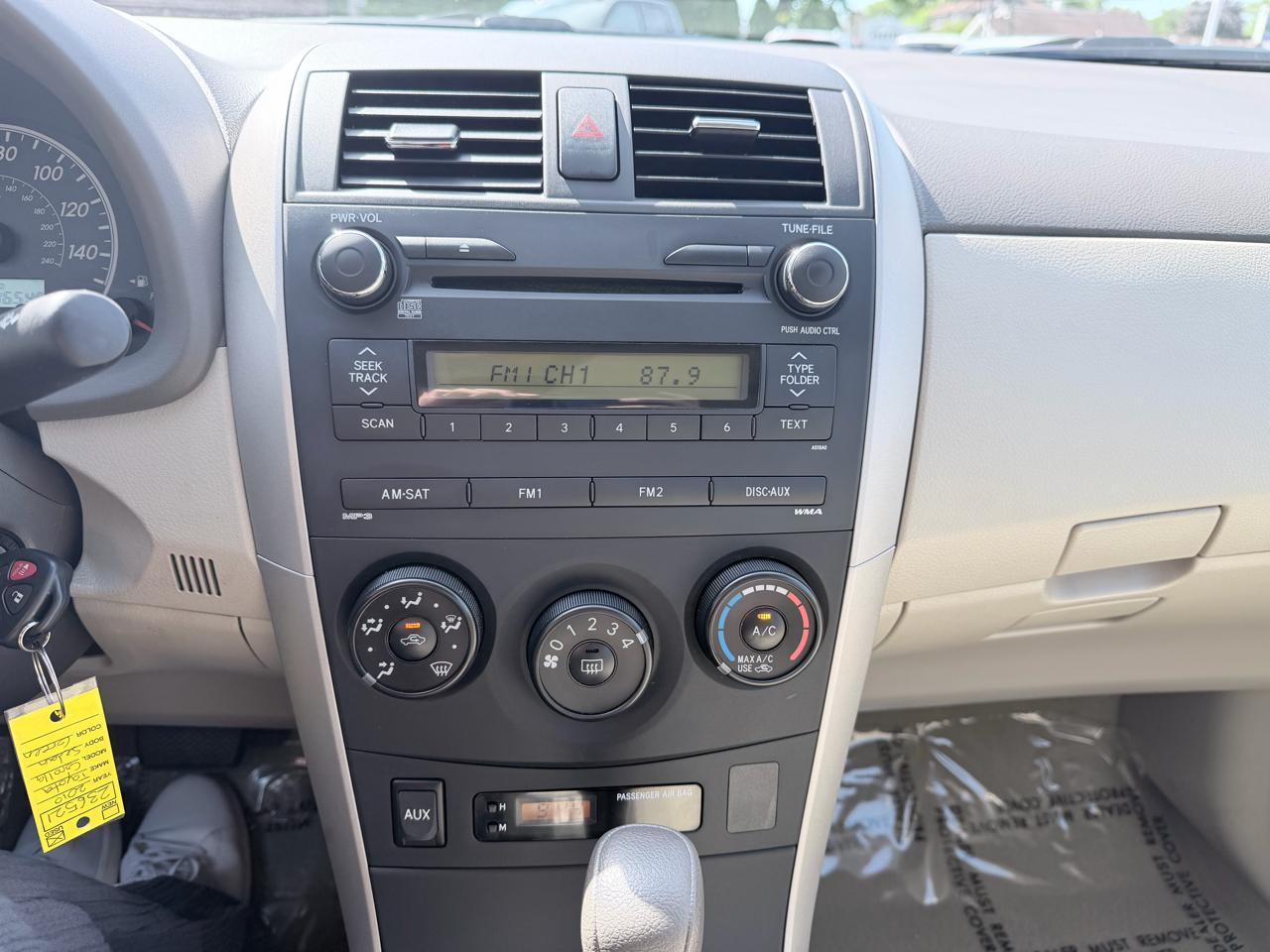 Toyota Corolla Base 5-Speed MT 2010