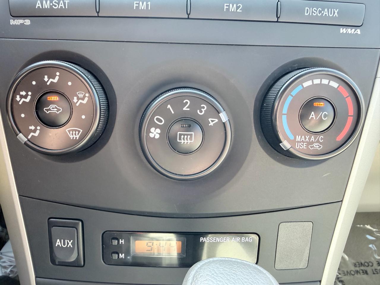 Toyota Corolla Base 5-Speed MT 2010