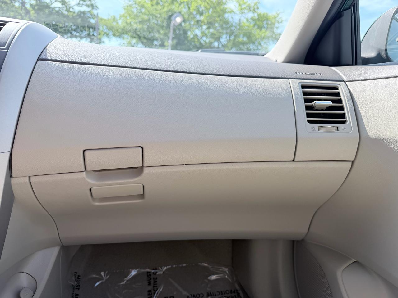 Toyota Corolla Base 5-Speed MT 2010