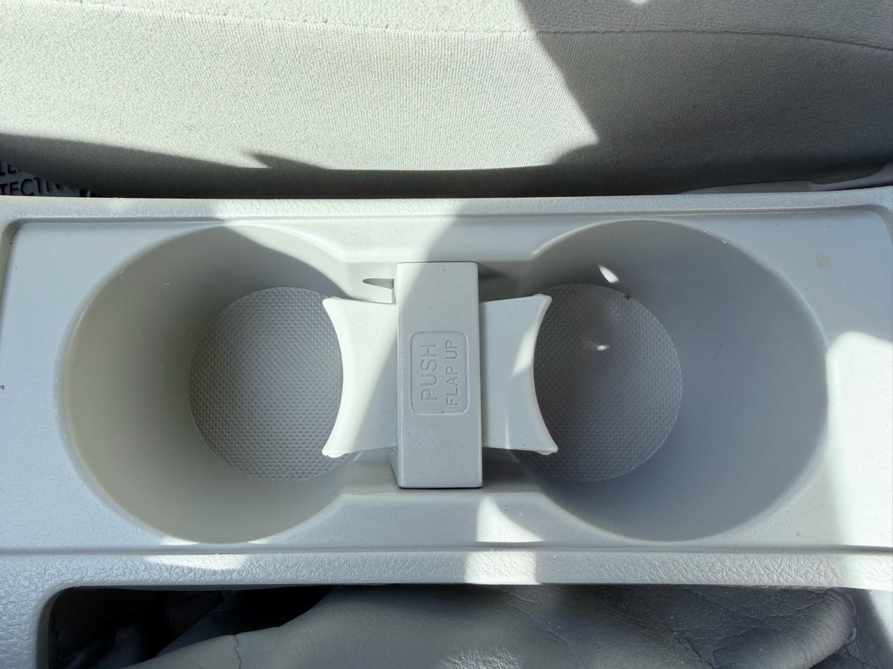 Toyota Corolla Base 5-Speed MT 2010
