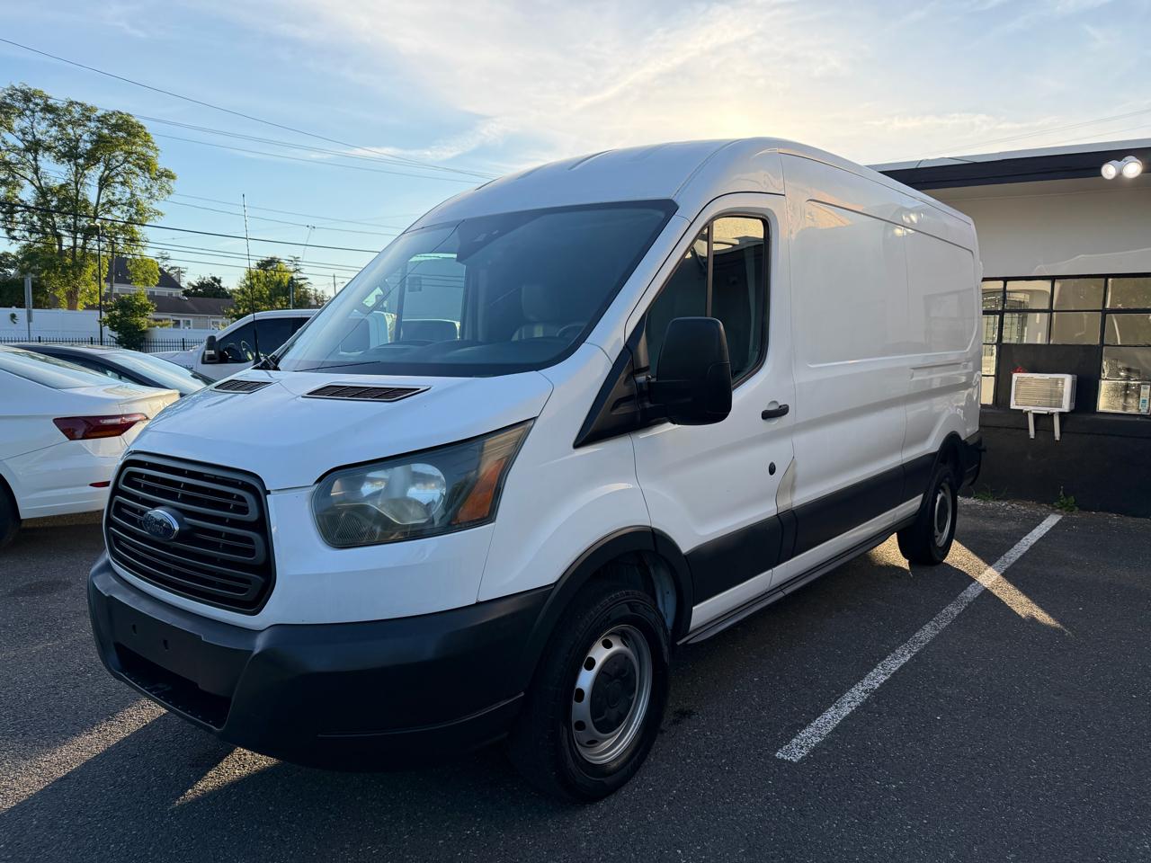 Ford Transit 250 Van Med. Roof w/Sliding Pass. 148-in. WB 2016