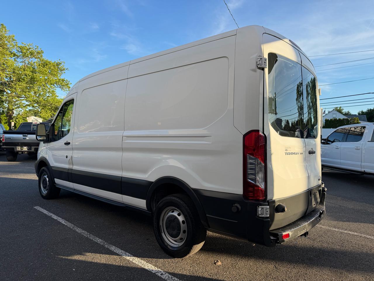 Ford Transit 250 Van Med. Roof w/Sliding Pass. 148-in. WB 2016