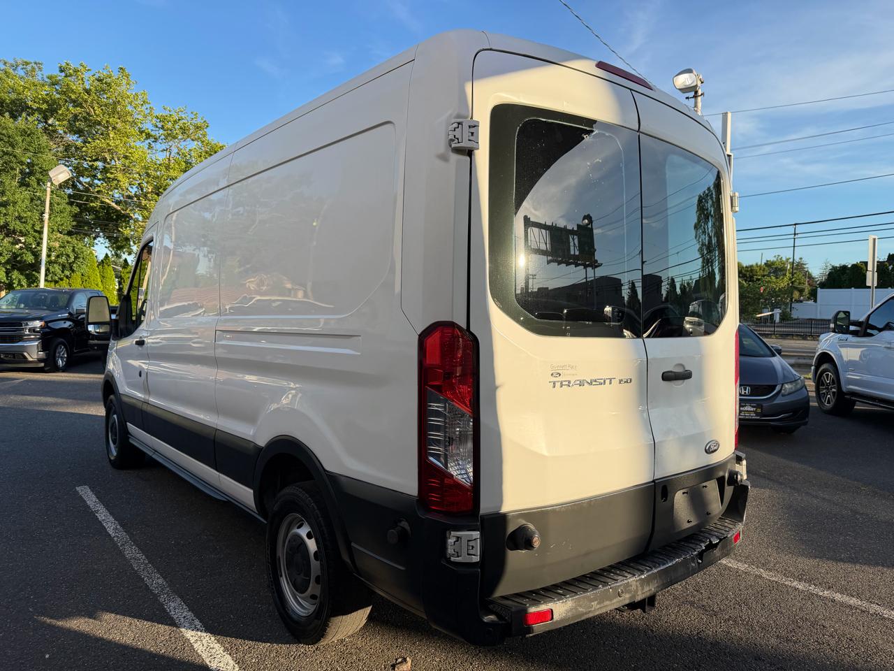 Ford Transit 250 Van Med. Roof w/Sliding Pass. 148-in. WB 2016