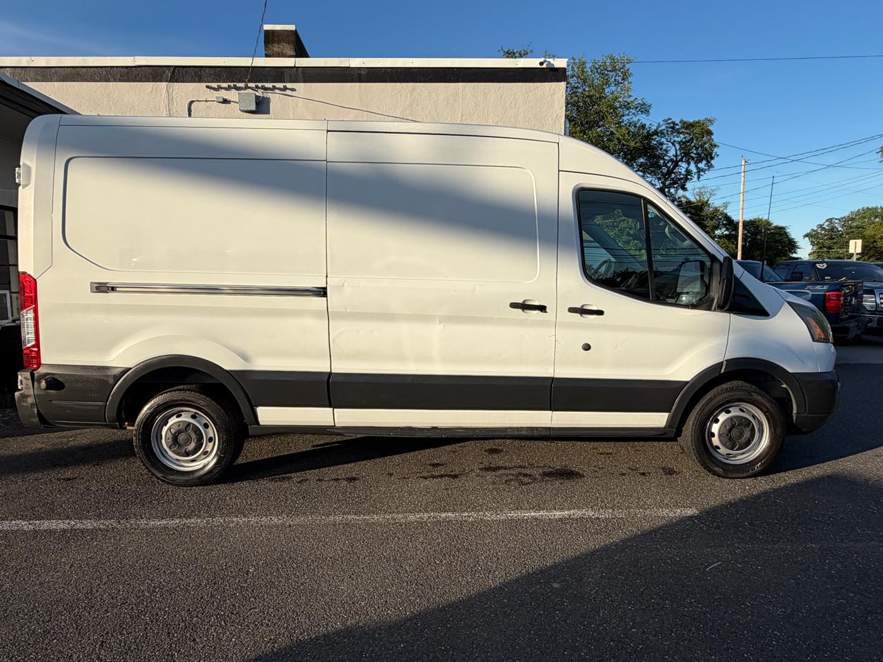 Ford Transit 250 Van Med. Roof w/Sliding Pass. 148-in. WB 2016