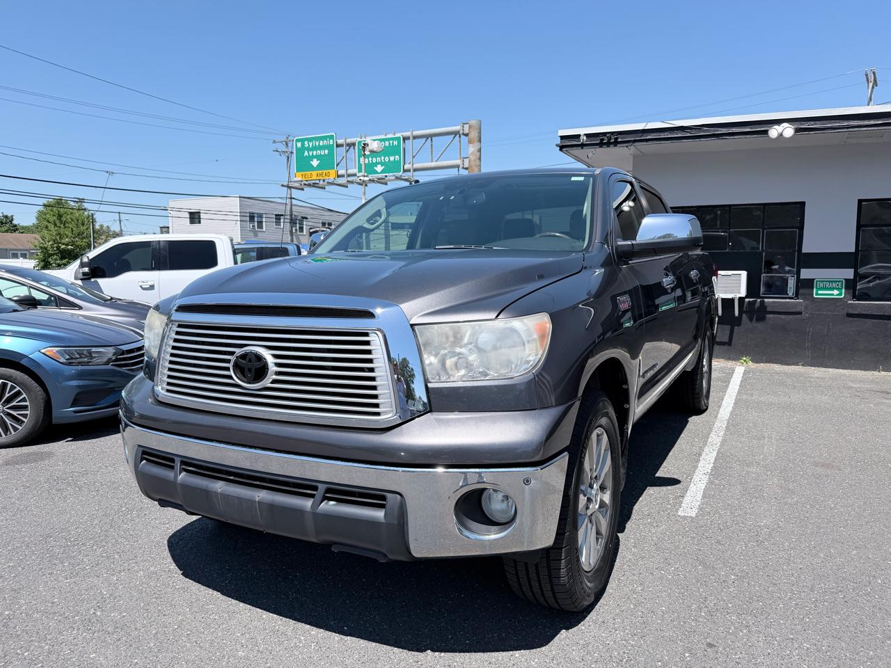 Toyota Tundra Limited 5.7L FFV CrewMax 4WD 2012