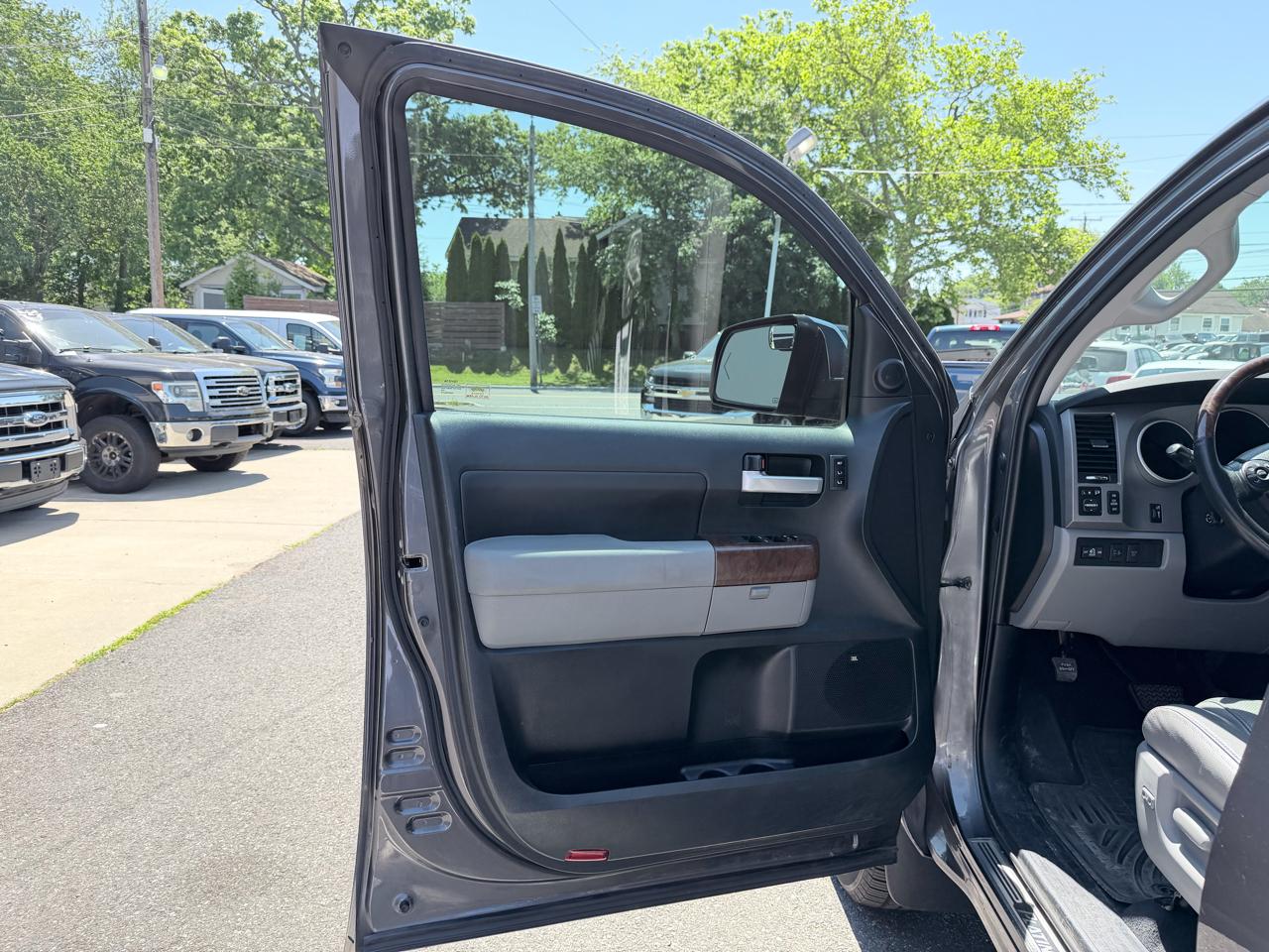 Toyota Tundra Limited 5.7L FFV CrewMax 4WD 2012
