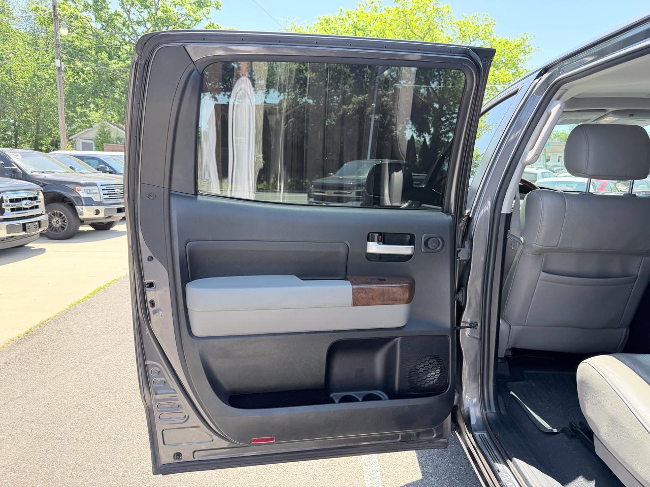 Toyota Tundra Limited 5.7L FFV CrewMax 4WD 2012