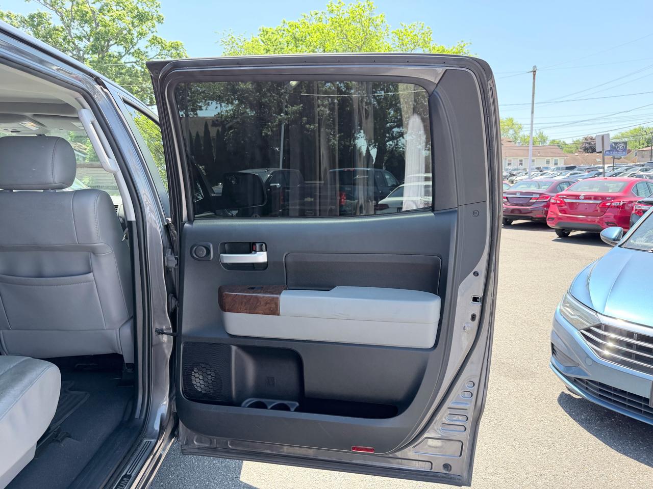 Toyota Tundra Limited 5.7L FFV CrewMax 4WD 2012