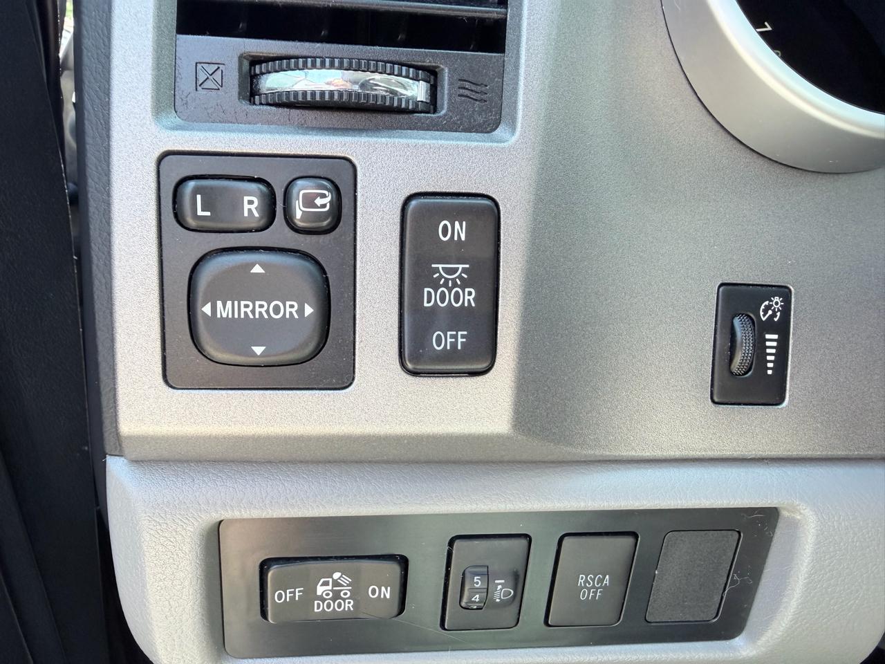 Toyota Tundra Limited 5.7L FFV CrewMax 4WD 2012