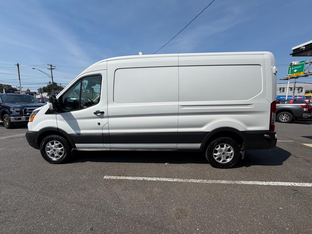 Ford Transit 250 Van Med. Roof w/Sliding Pass. 148-in. WB 2016