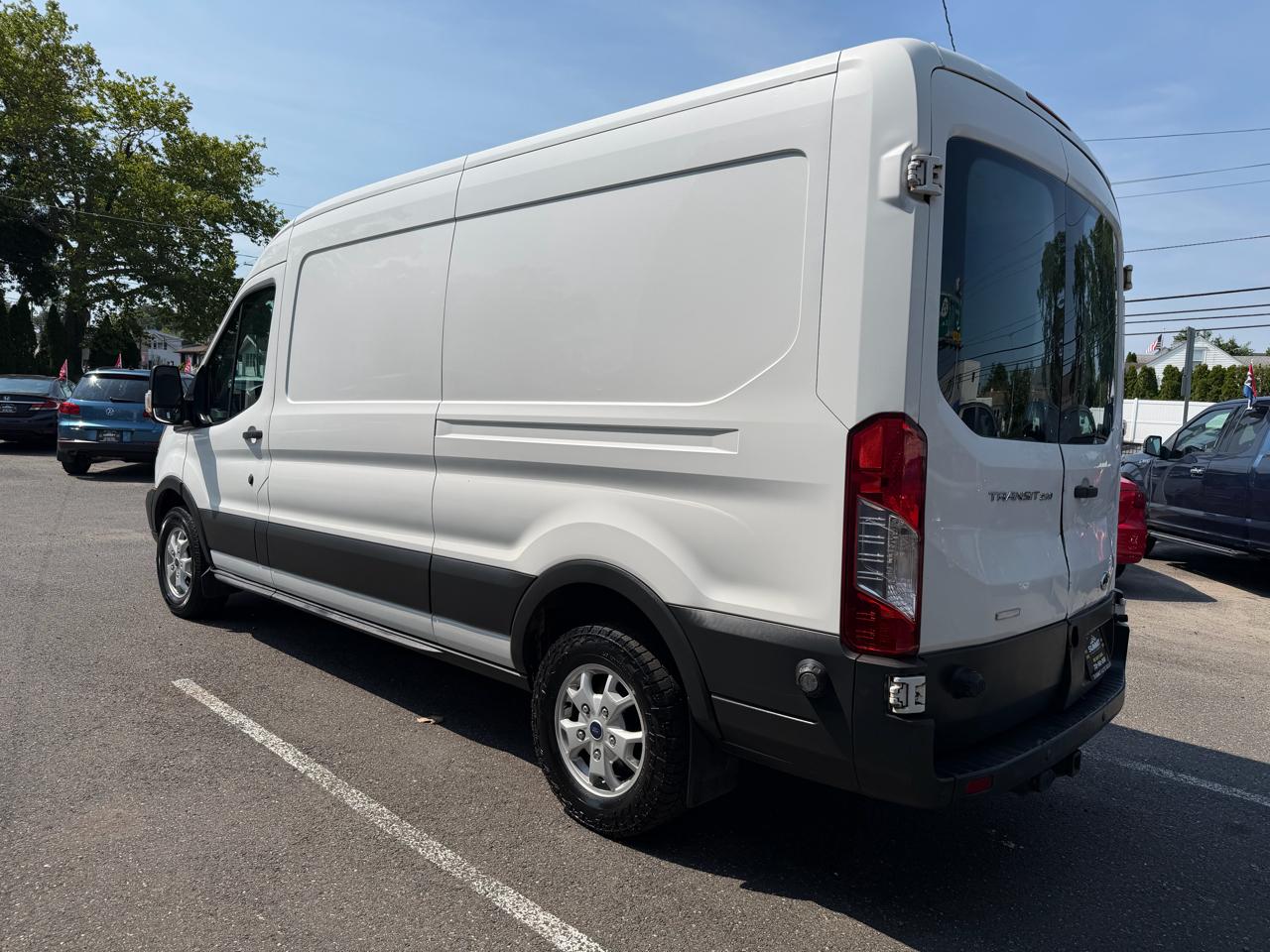 Ford Transit 250 Van Med. Roof w/Sliding Pass. 148-in. WB 2016