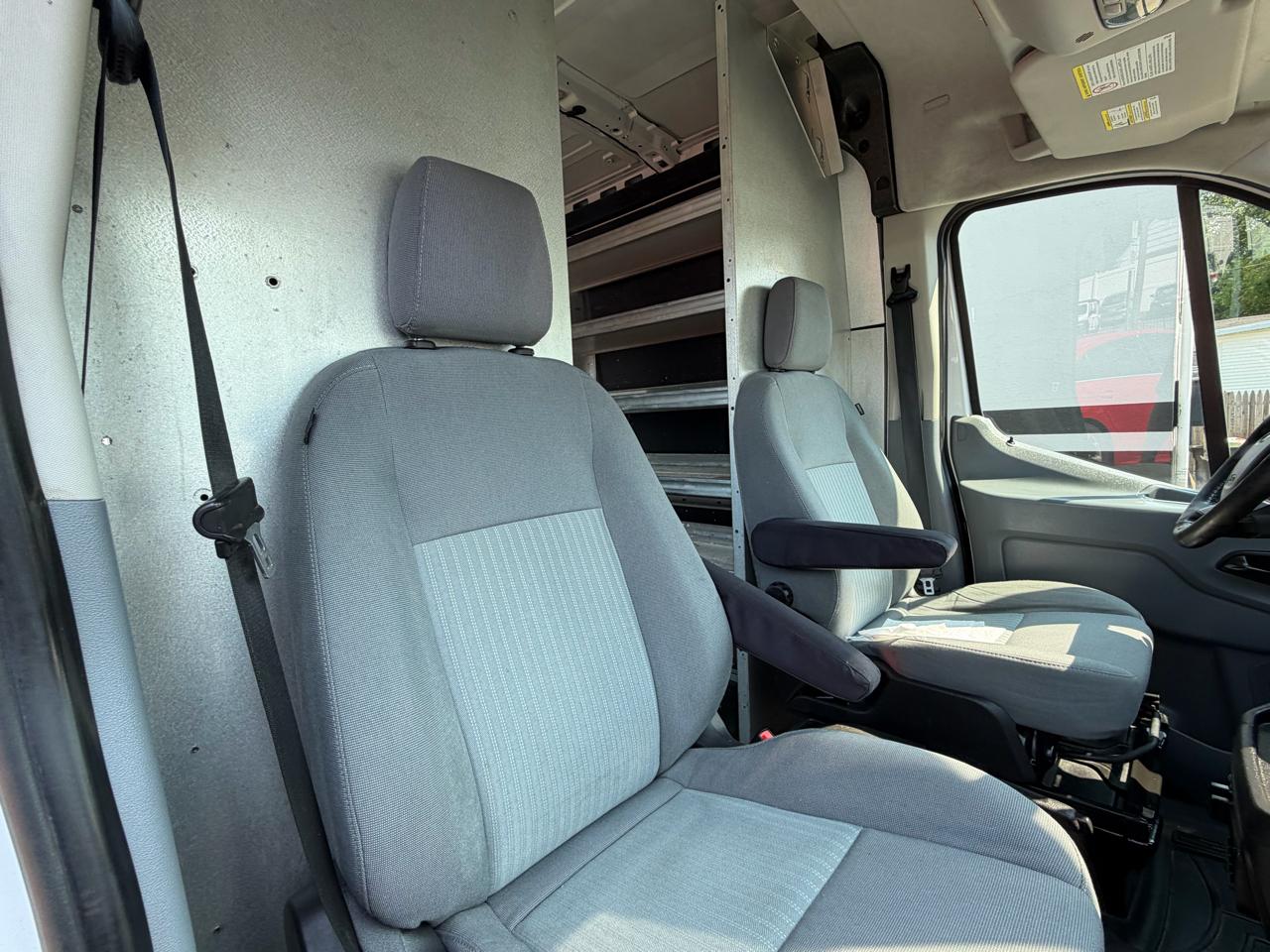 Ford Transit 250 Van Med. Roof w/Sliding Pass. 148-in. WB 2016