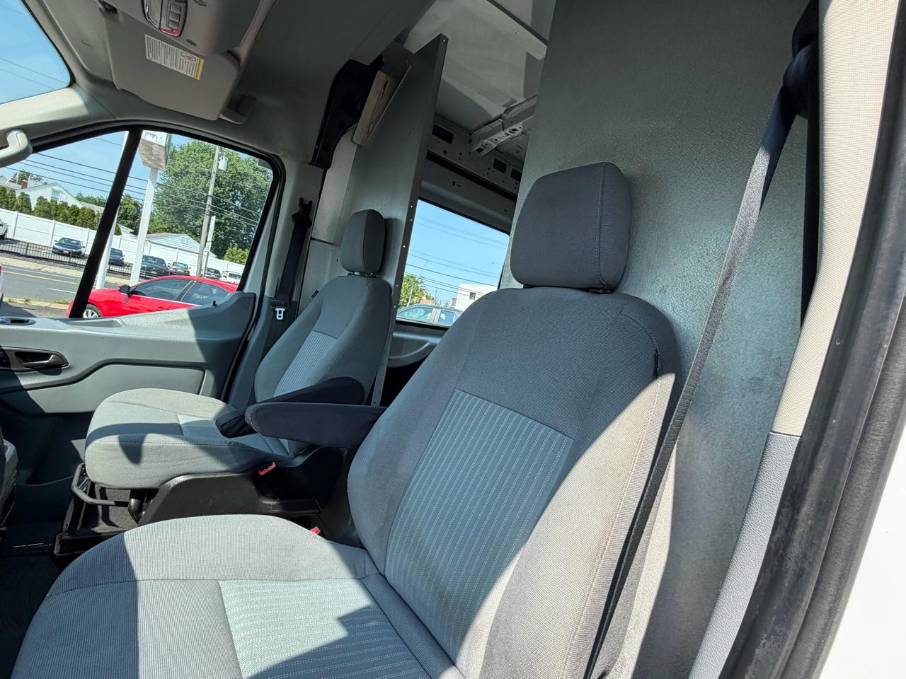 Ford Transit 250 Van Med. Roof w/Sliding Pass. 148-in. WB 2016
