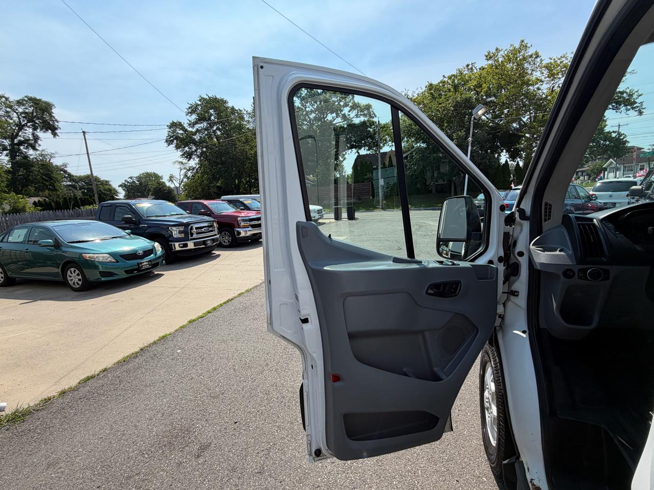 Ford Transit 250 Van Med. Roof w/Sliding Pass. 148-in. WB 2016
