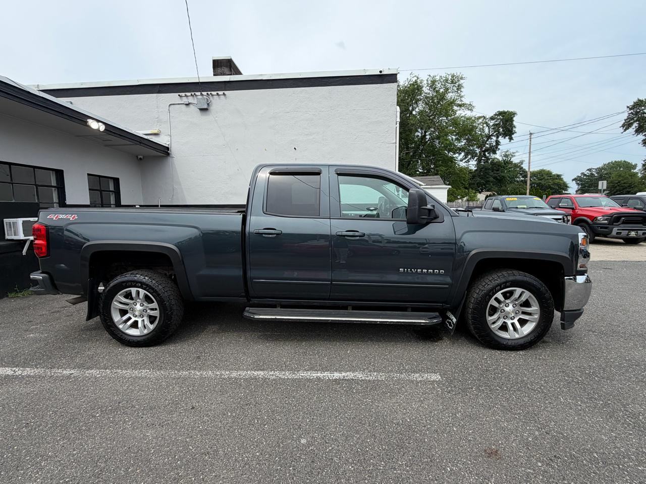 2017 Chevrolet Silverado 1500 LT - Photo 11