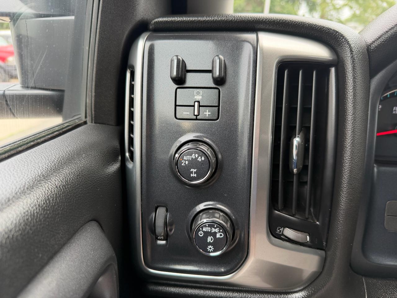 2017 Chevrolet Silverado 1500 LT - Photo 39