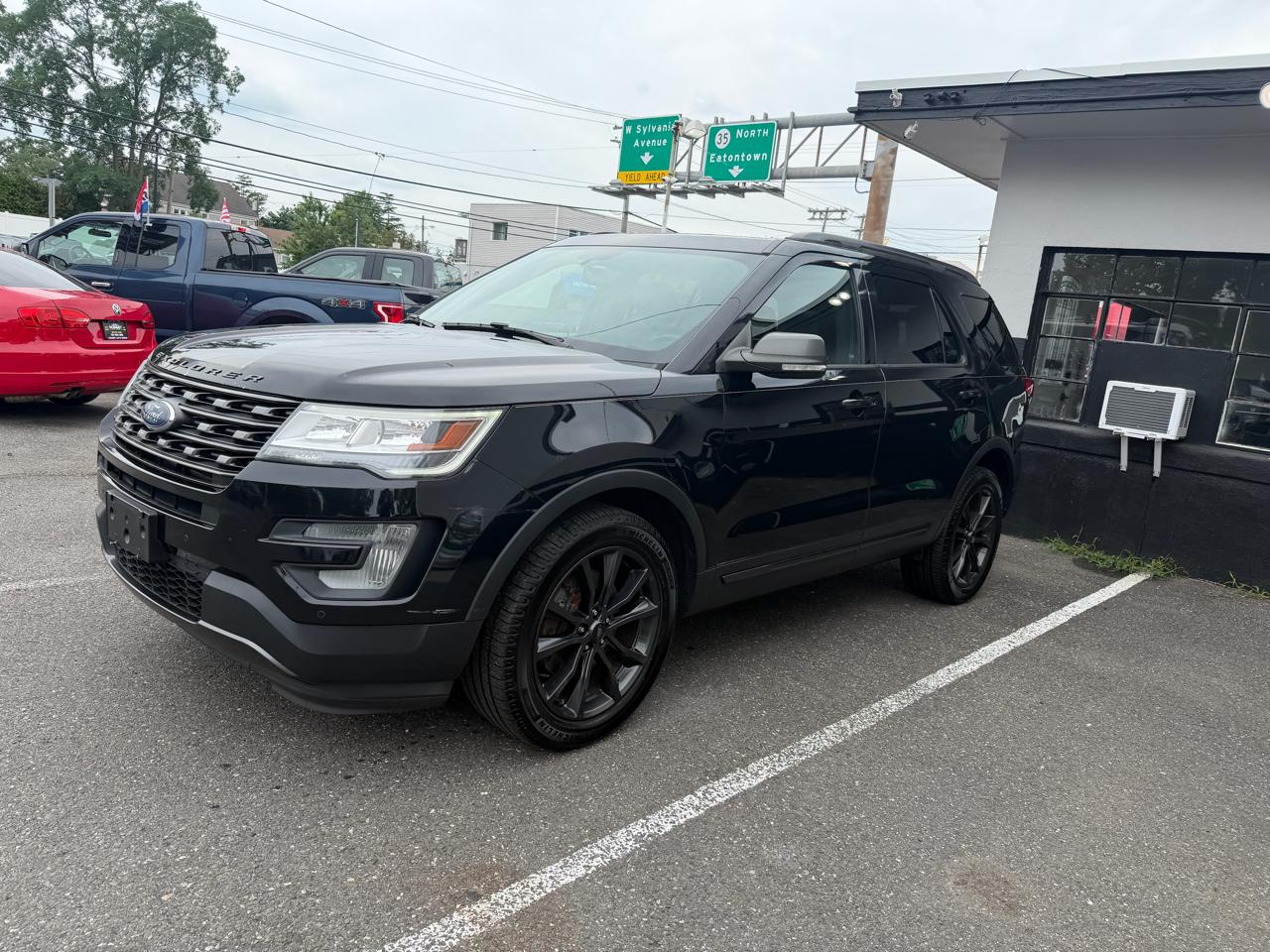 2017 Ford Explorer XLT - Photo 3