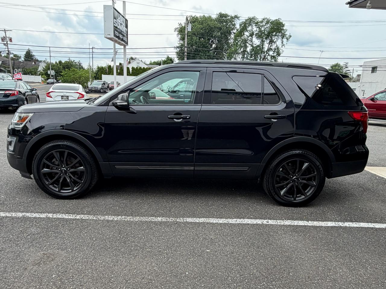 2017 Ford Explorer XLT - Photo 4