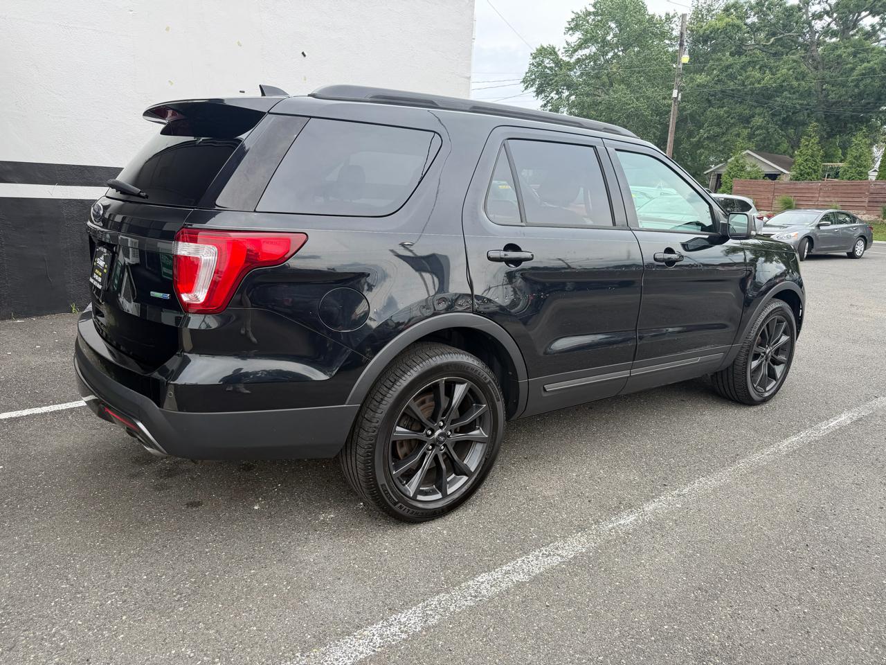 2017 Ford Explorer XLT - Photo 9