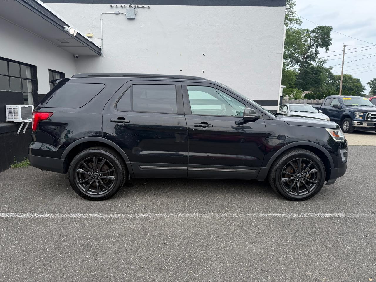 2017 Ford Explorer XLT - Photo 10