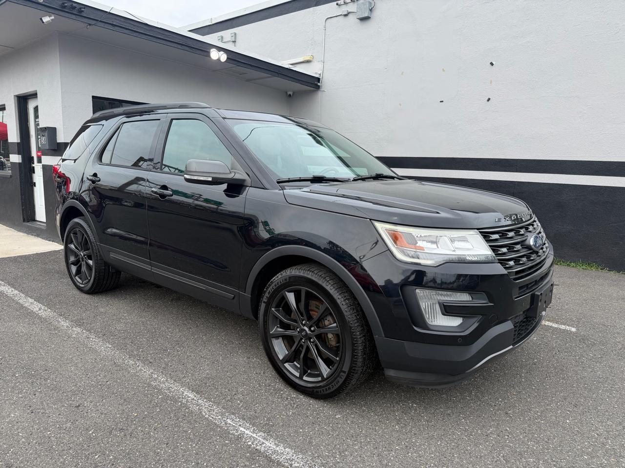 2017 Ford Explorer XLT - Photo 11