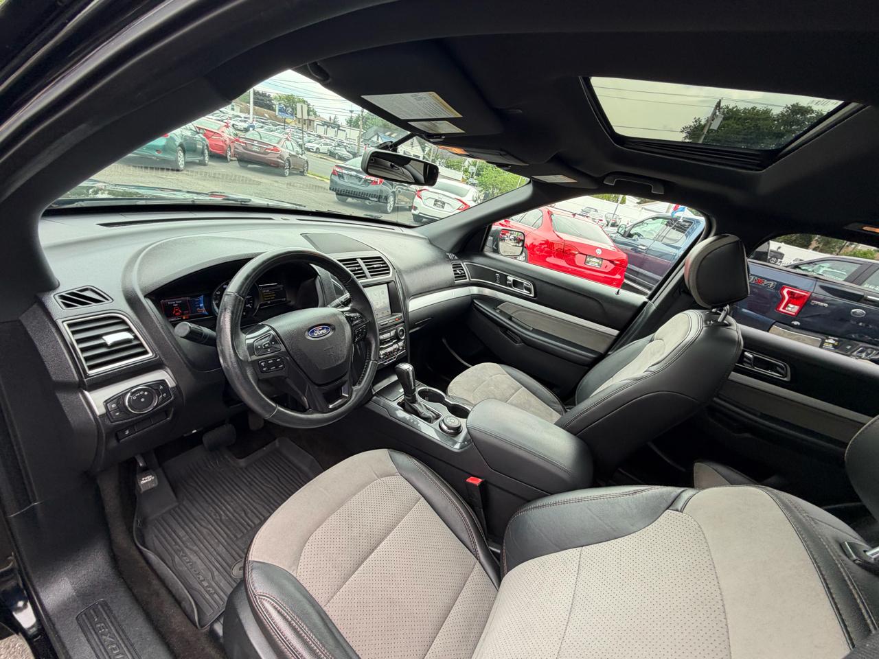 2017 Ford Explorer XLT - Photo 16