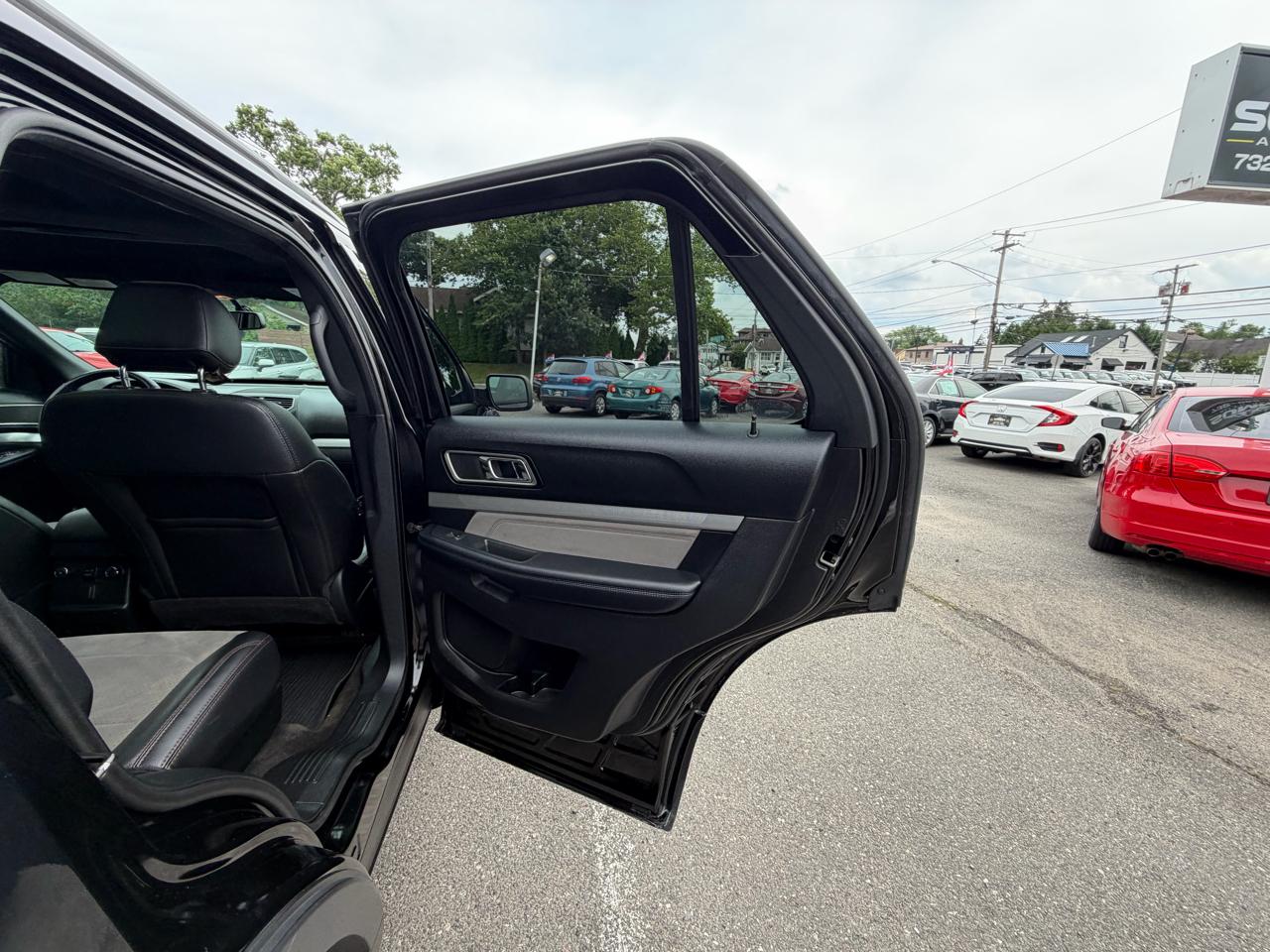 2017 Ford Explorer XLT - Photo 26
