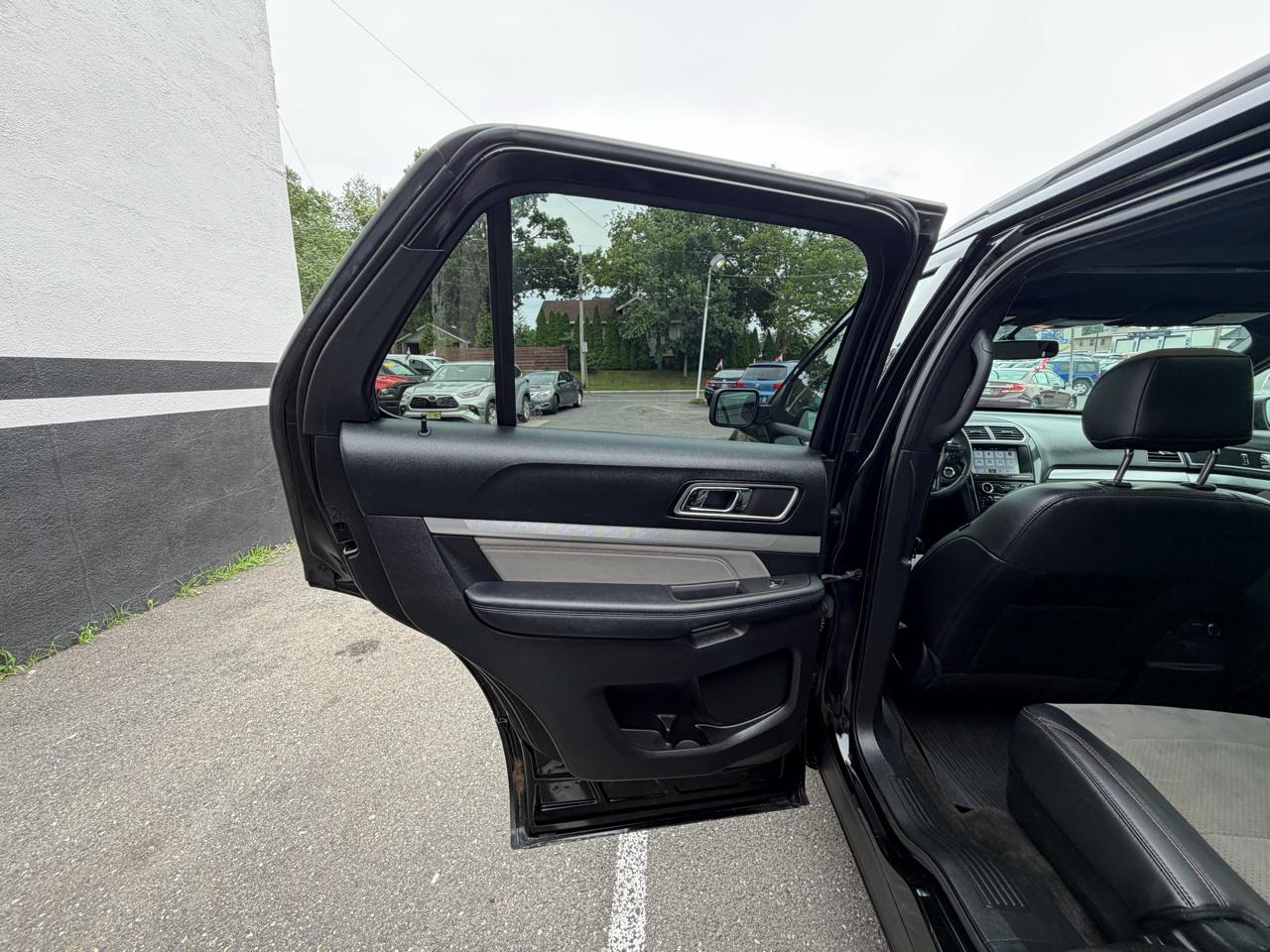 2017 Ford Explorer XLT - Photo 31