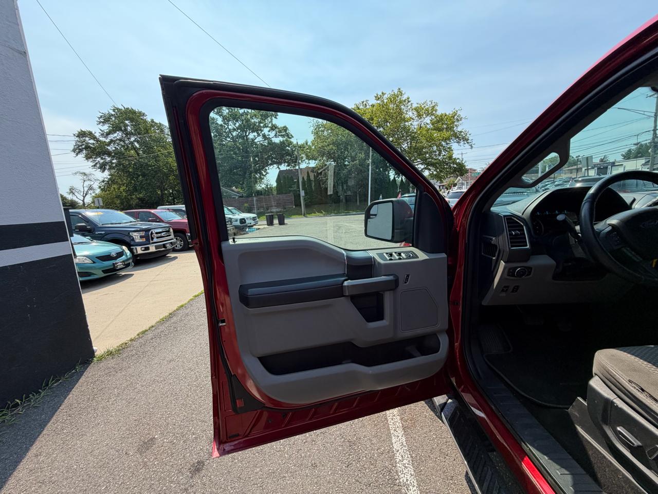Ford F-150 XLT SuperCab Long Box 4WD 2016