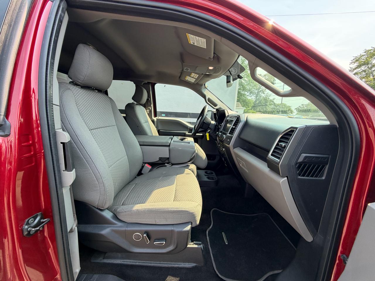 Ford F-150 XLT SuperCab Long Box 4WD 2016
