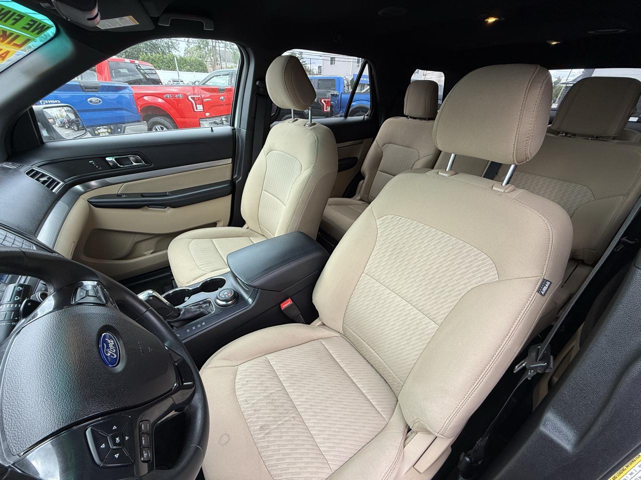 Ford Explorer Base 4WD 2017