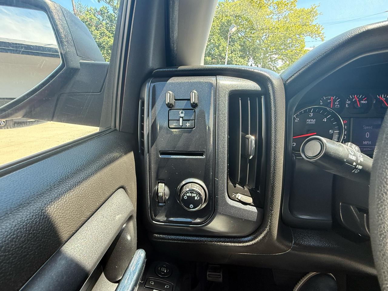Chevrolet Silverado 1500 Custom Crew Cab 4WD 2018