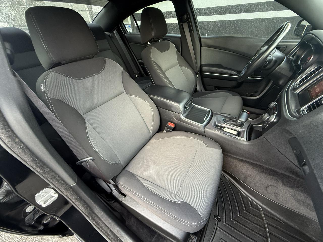 Dodge Charger SE 2016