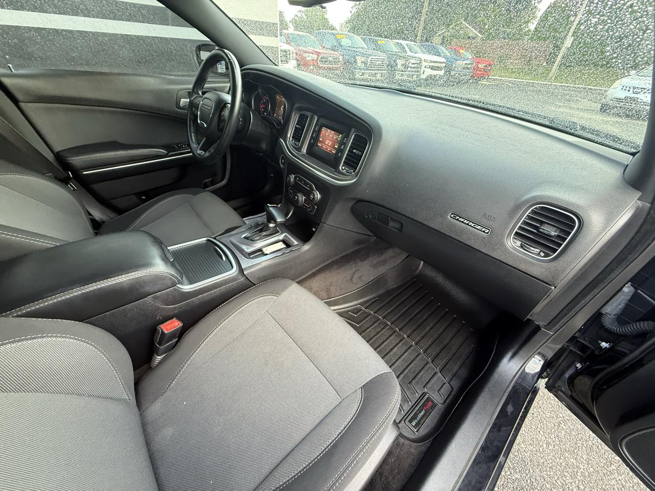 Dodge Charger SE 2016