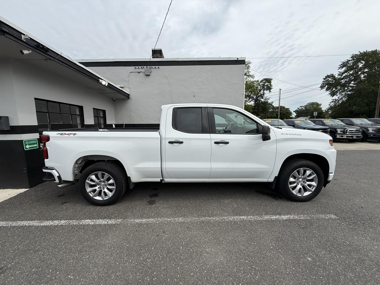 Chevrolet Silverado 1500 Custom Double Cab 4WD 2021