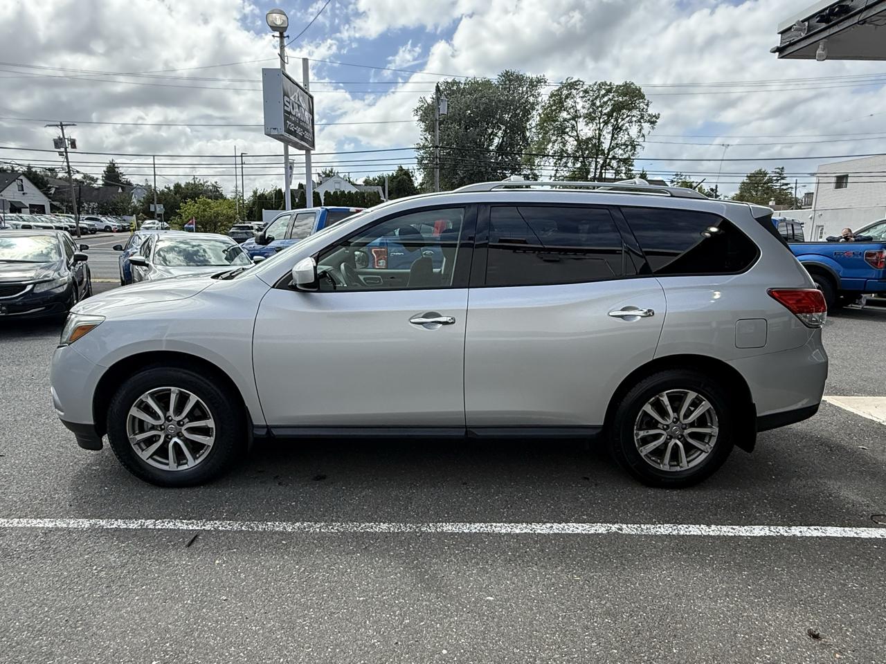 Nissan Pathfinder SV 4WD 2015