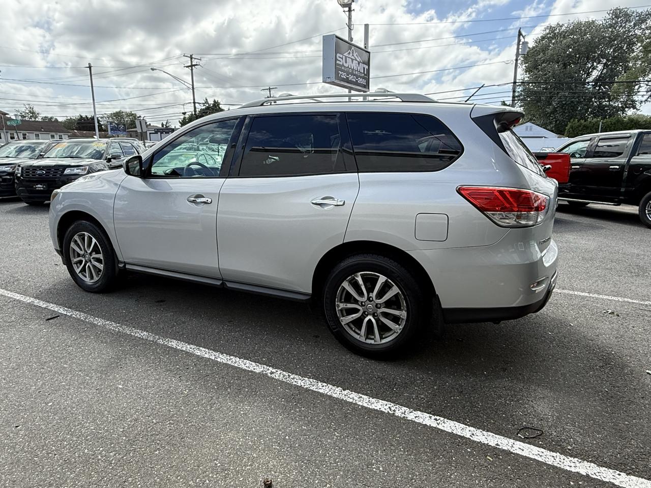 Nissan Pathfinder SV 4WD 2015