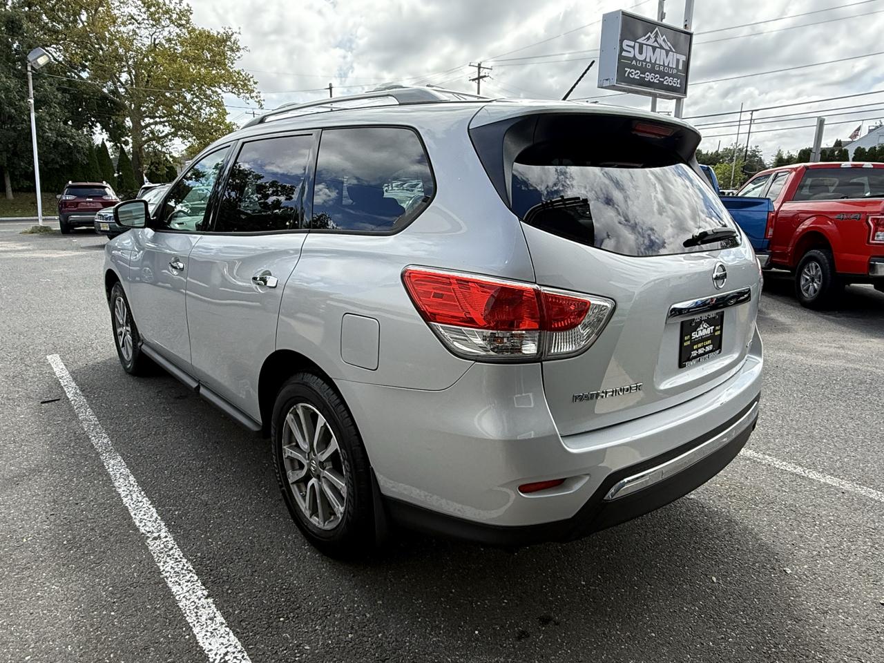 Nissan Pathfinder SV 4WD 2015