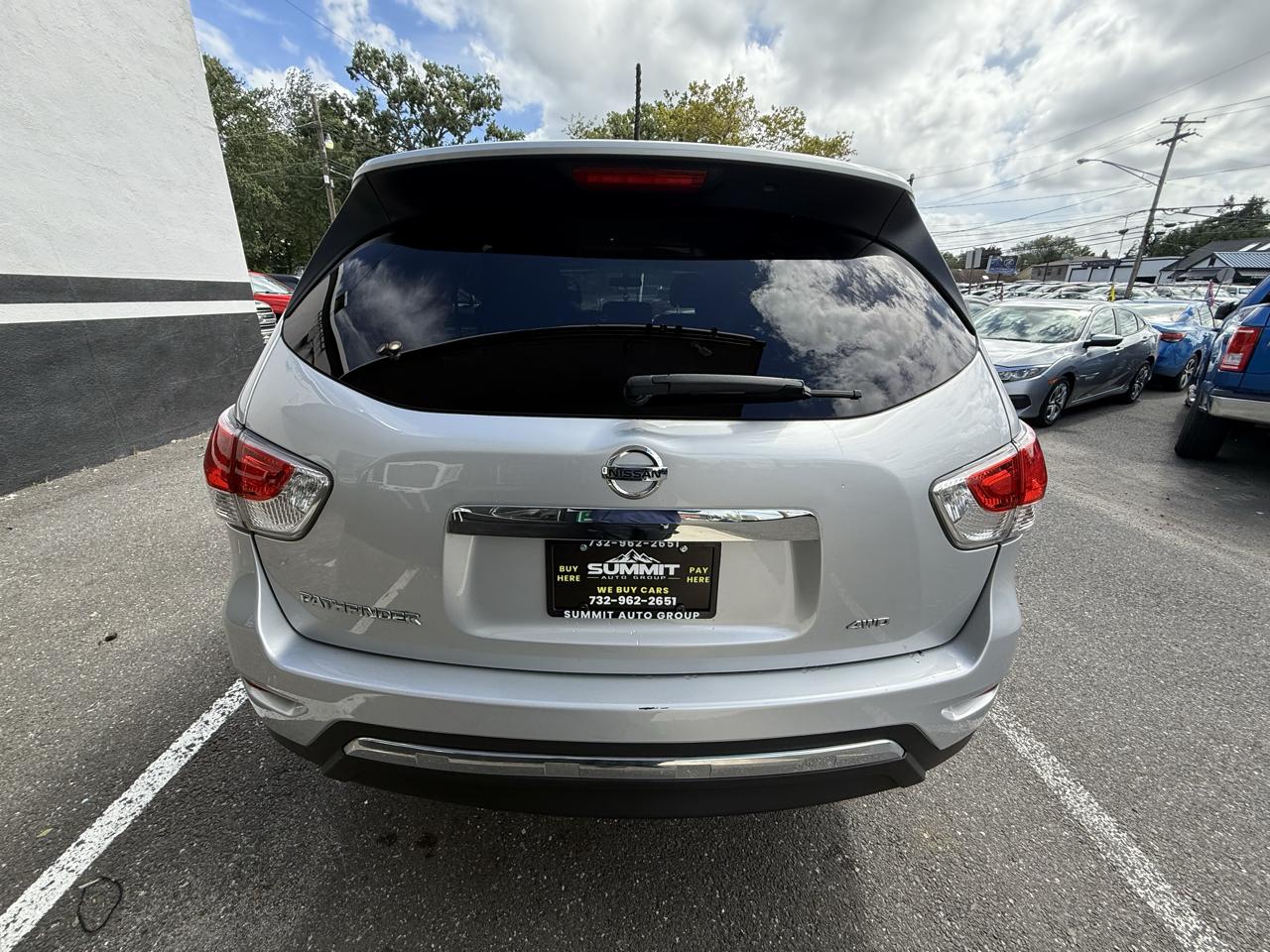 Nissan Pathfinder SV 4WD 2015