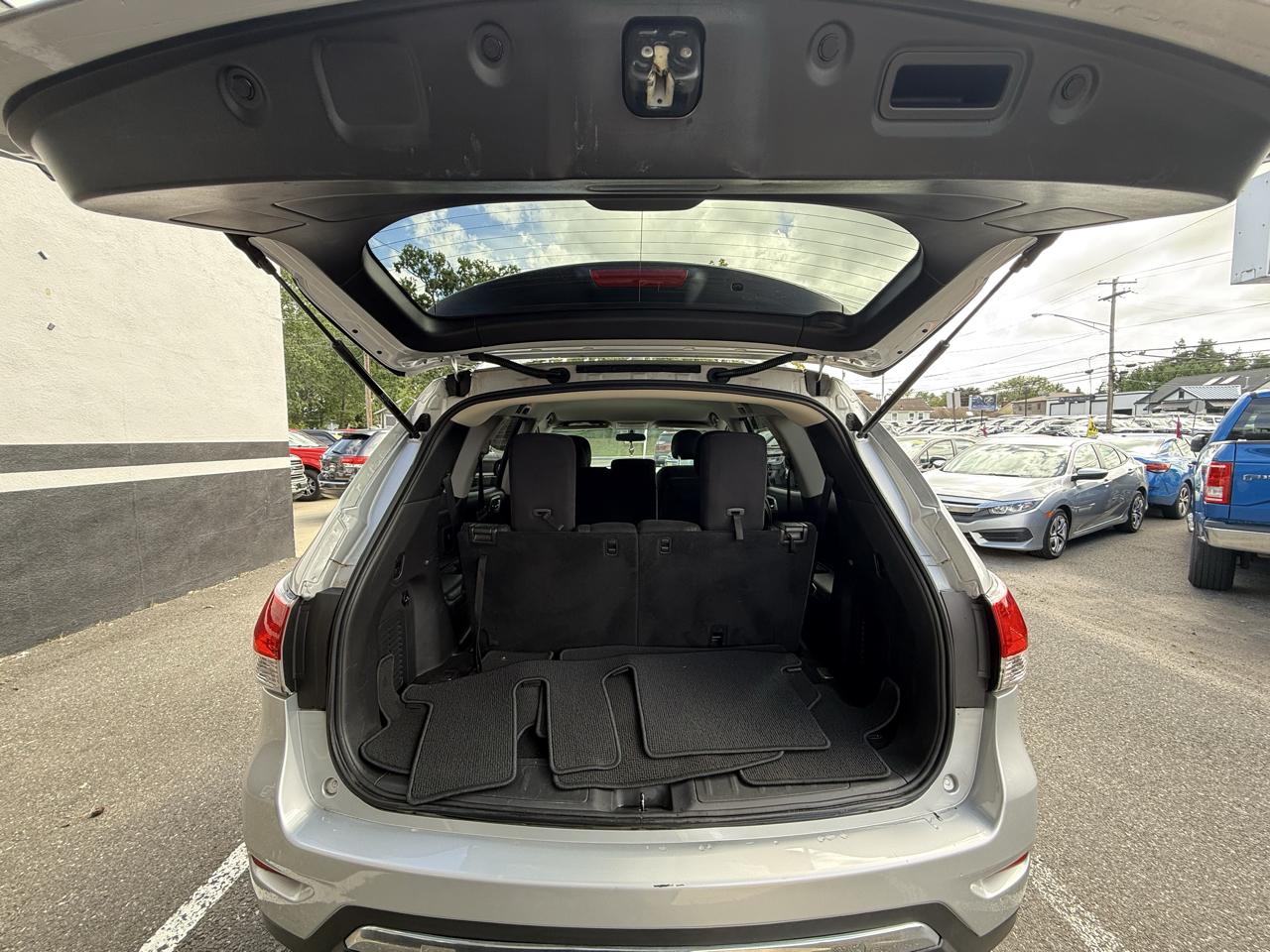 Nissan Pathfinder SV 4WD 2015