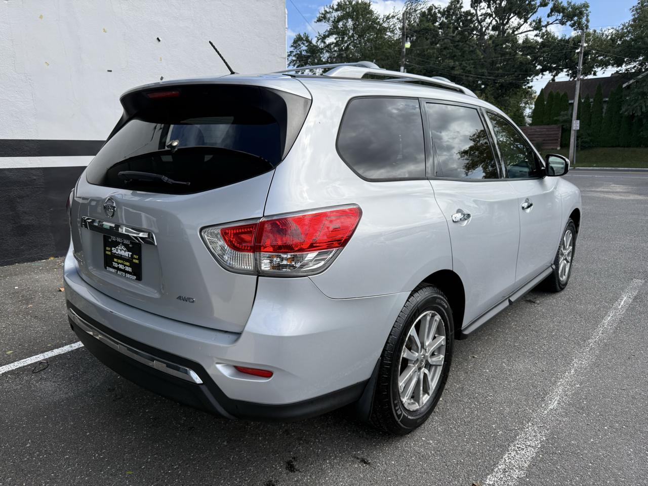 Nissan Pathfinder SV 4WD 2015