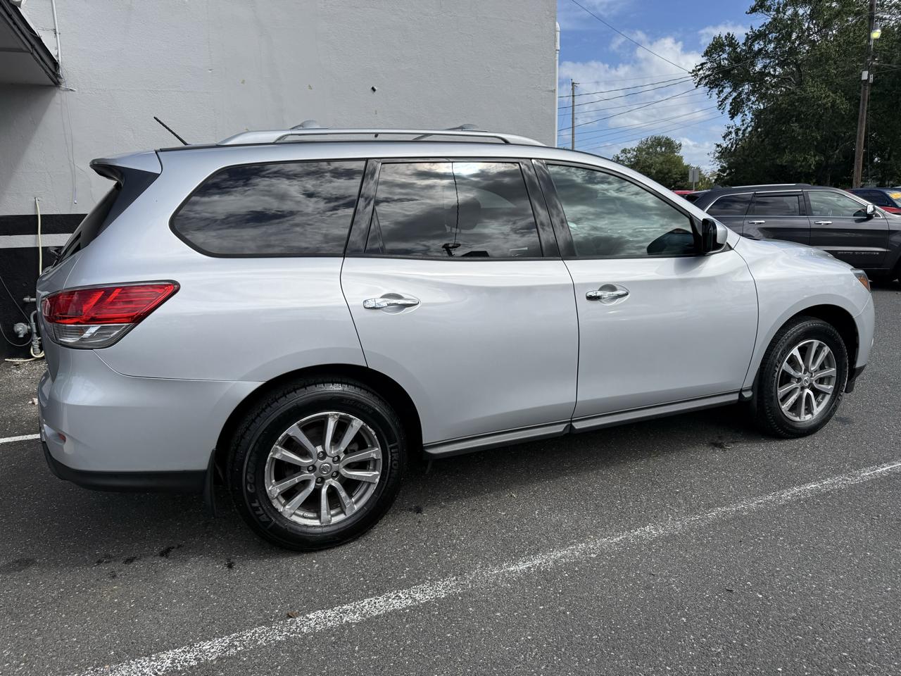 Nissan Pathfinder SV 4WD 2015